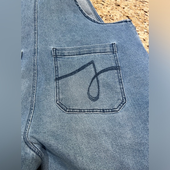 JUICY COUTURE DENIM WIDE LEG OVERALL WITH RELEASE HEM in Medium Wash XLarge - Picture 8 of 11